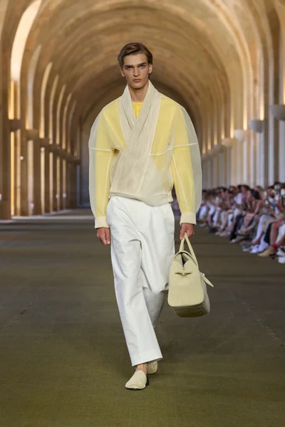Look 57